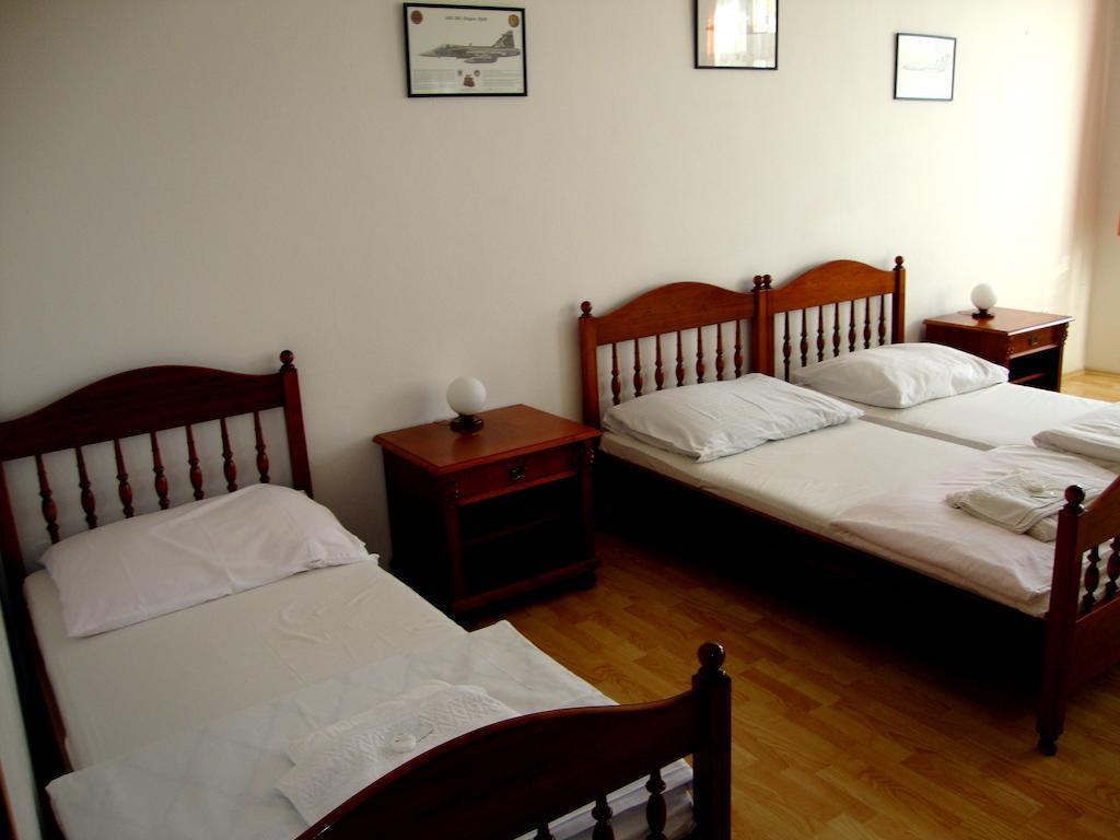 Penzion Aviatik Čáslav Camera foto