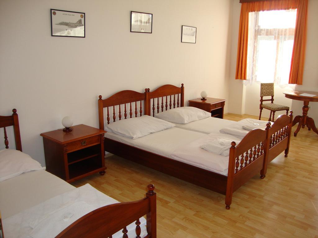 Penzion Aviatik Čáslav Camera foto